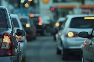 Imagem de veículos para ilustrar reportagem de motoristas de aplicativo